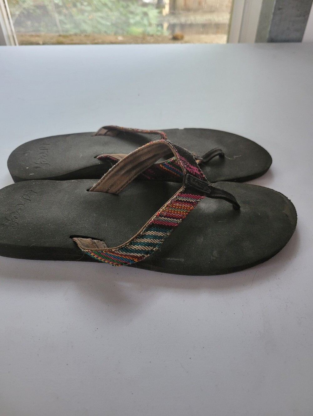 Reef Women's 8 Guatemalan Love Black Flip Flops Ethnic Multicolor Straps